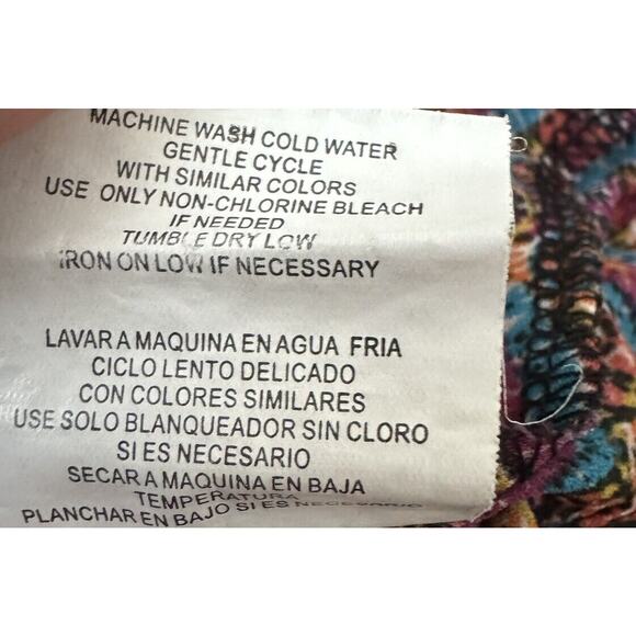 Lily White Flowy Open Shoulder Flutter Sleeve Blouse Women’s Size XS - Picture 11 of 11